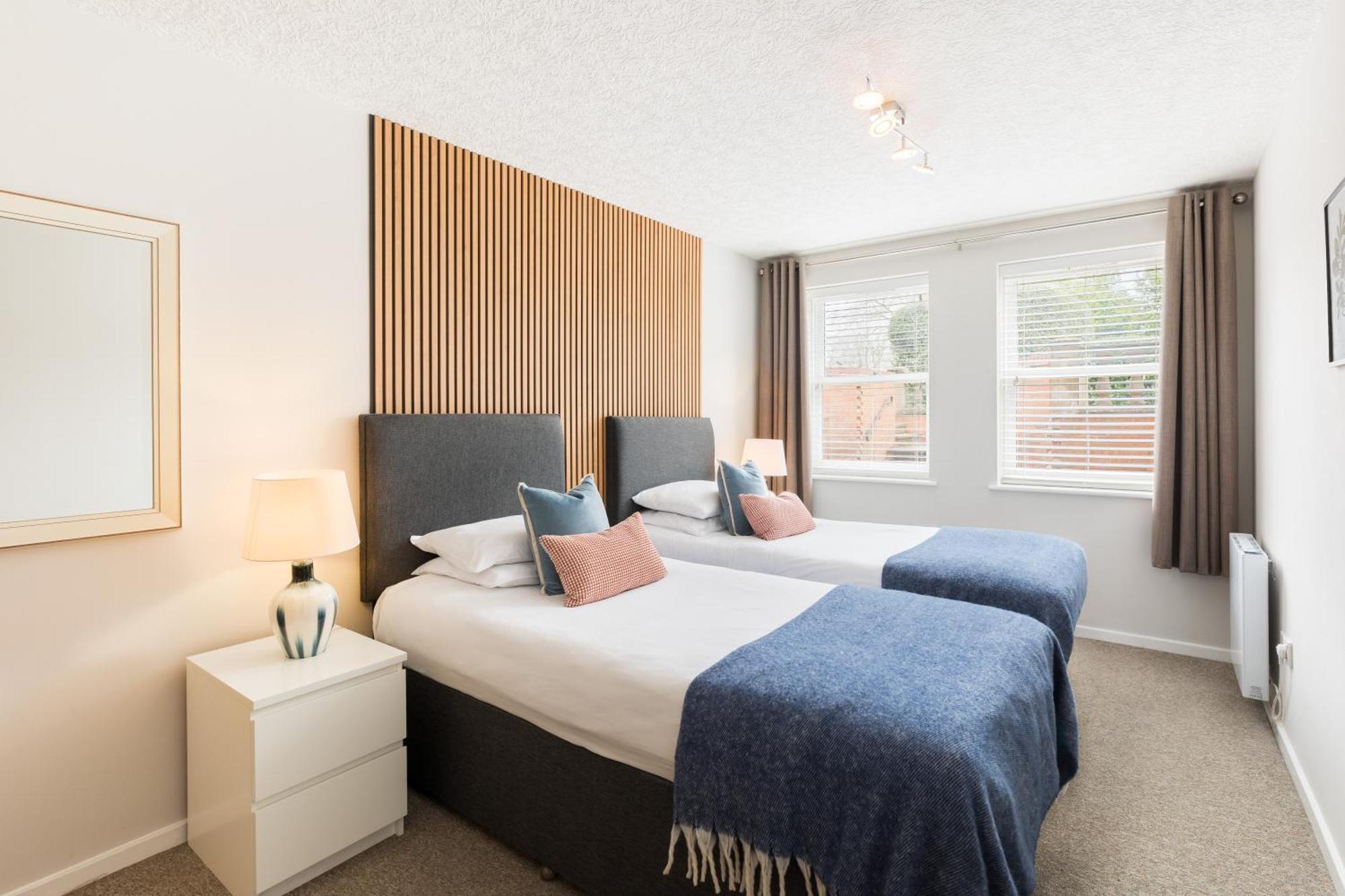 Modern 2-Bedroom Apartments With Free Parking In Leamington Spa Εξωτερικό φωτογραφία