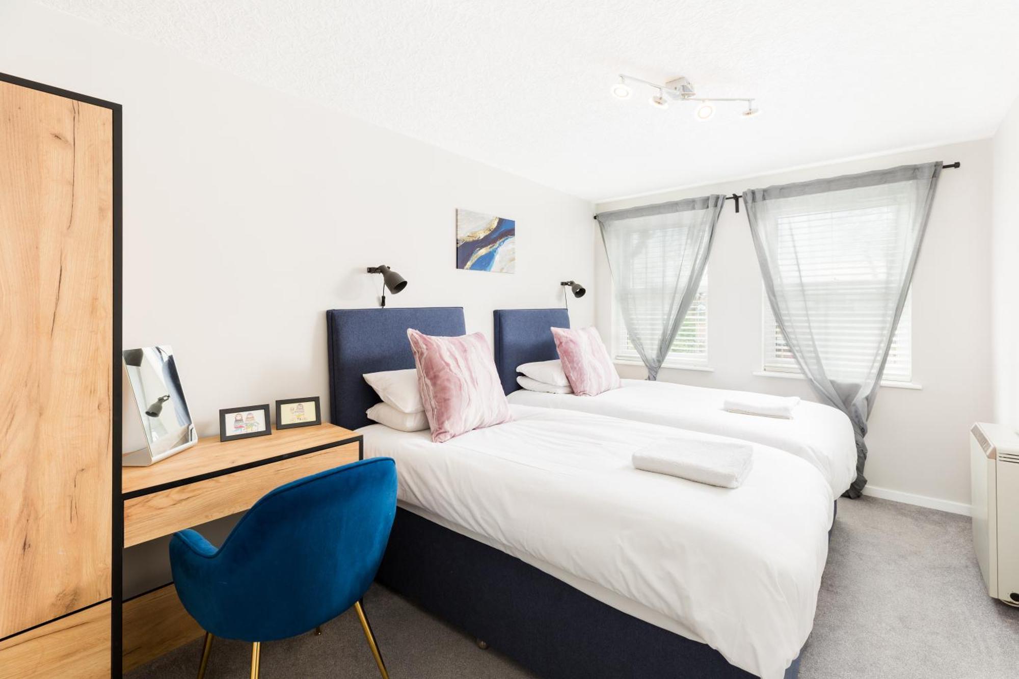 Modern 2-Bedroom Apartments With Free Parking In Leamington Spa Εξωτερικό φωτογραφία