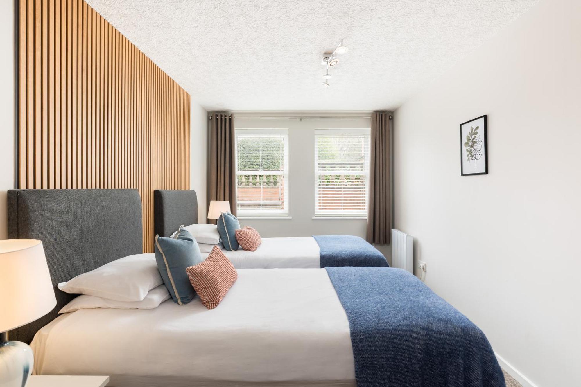 Modern 2-Bedroom Apartments With Free Parking In Leamington Spa Εξωτερικό φωτογραφία