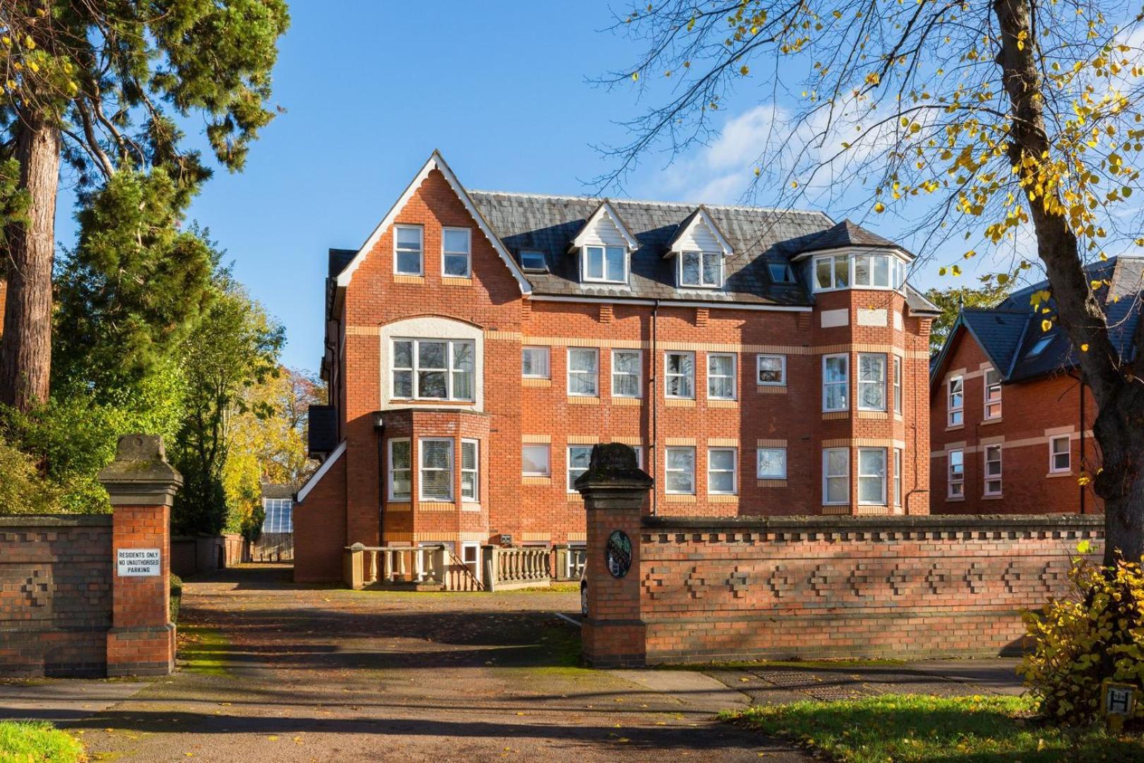Modern 2-Bedroom Apartments With Free Parking In Leamington Spa Εξωτερικό φωτογραφία