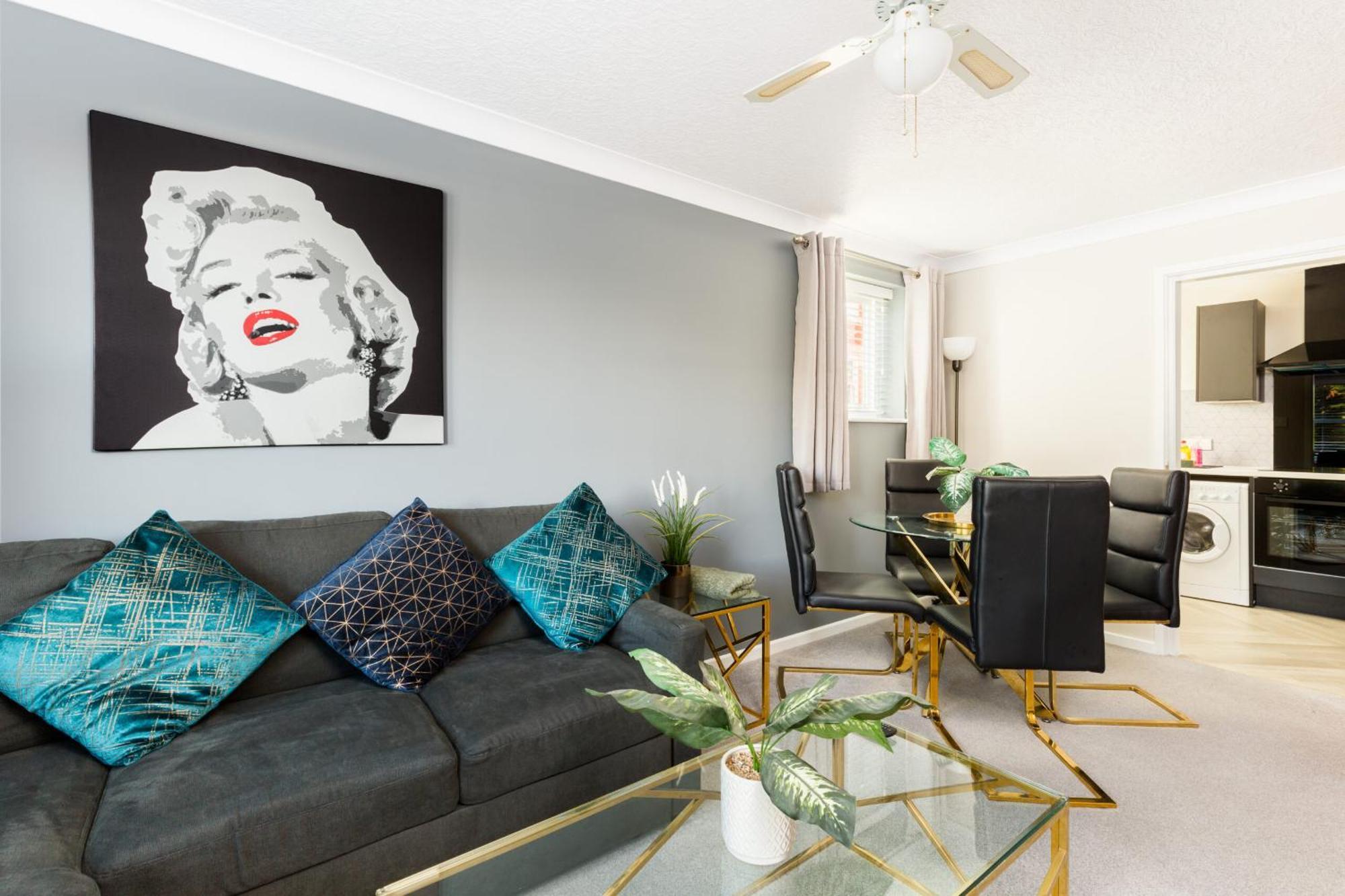 Modern 2-Bedroom Apartments With Free Parking In Leamington Spa Εξωτερικό φωτογραφία