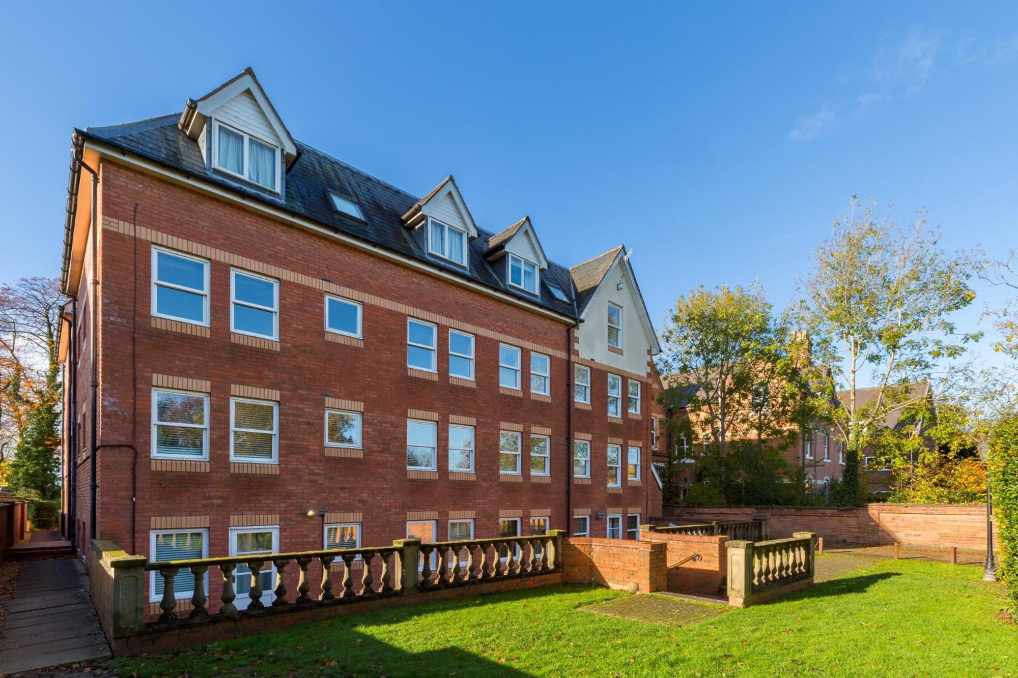 Modern 2-Bedroom Apartments With Free Parking In Leamington Spa Εξωτερικό φωτογραφία