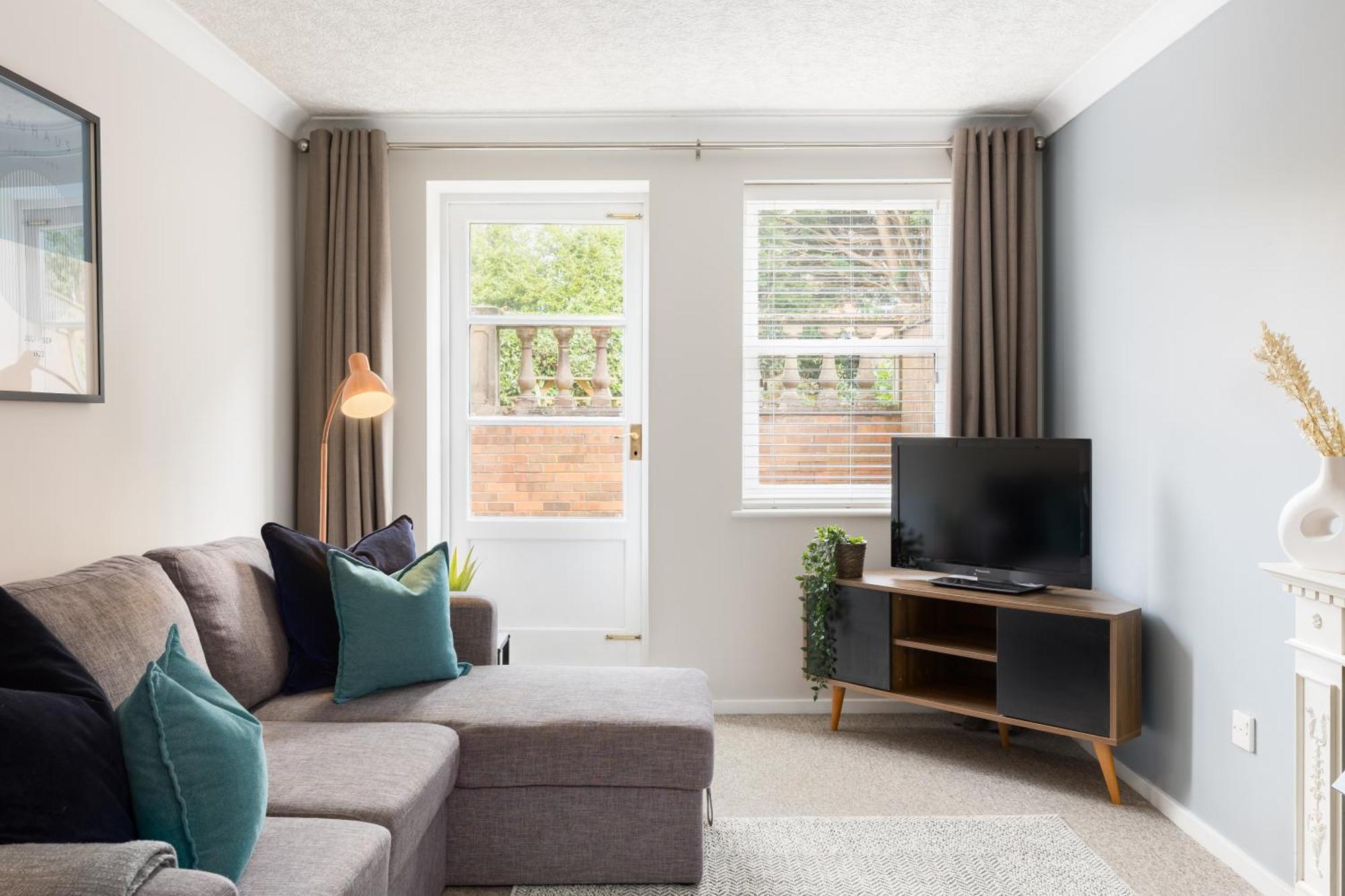 Modern 2-Bedroom Apartments With Free Parking In Leamington Spa Εξωτερικό φωτογραφία