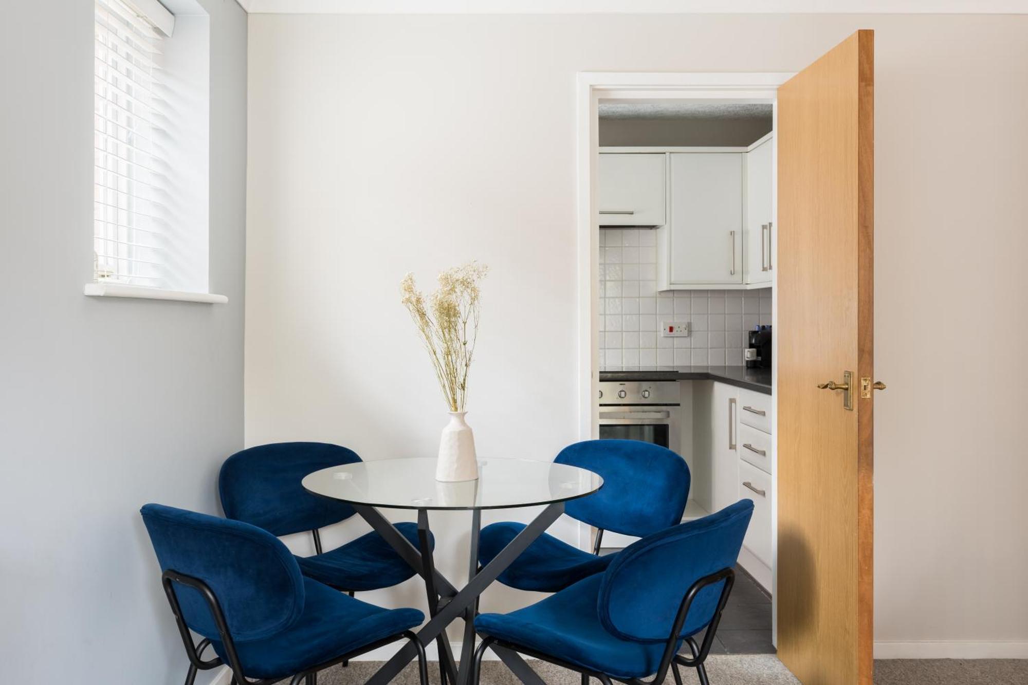 Modern 2-Bedroom Apartments With Free Parking In Leamington Spa Εξωτερικό φωτογραφία