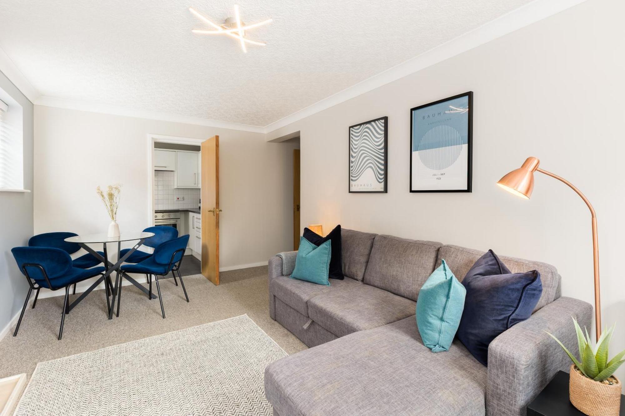 Modern 2-Bedroom Apartments With Free Parking In Leamington Spa Εξωτερικό φωτογραφία