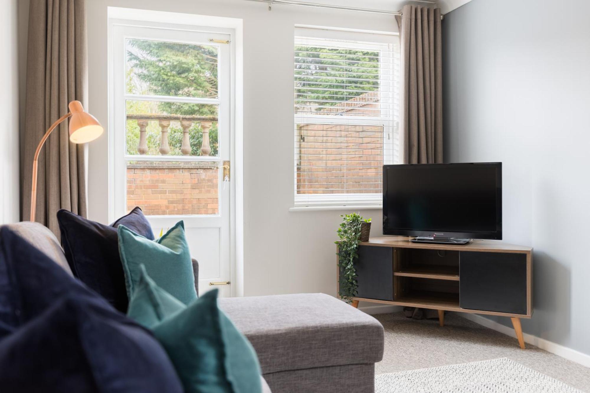 Modern 2-Bedroom Apartments With Free Parking In Leamington Spa Εξωτερικό φωτογραφία