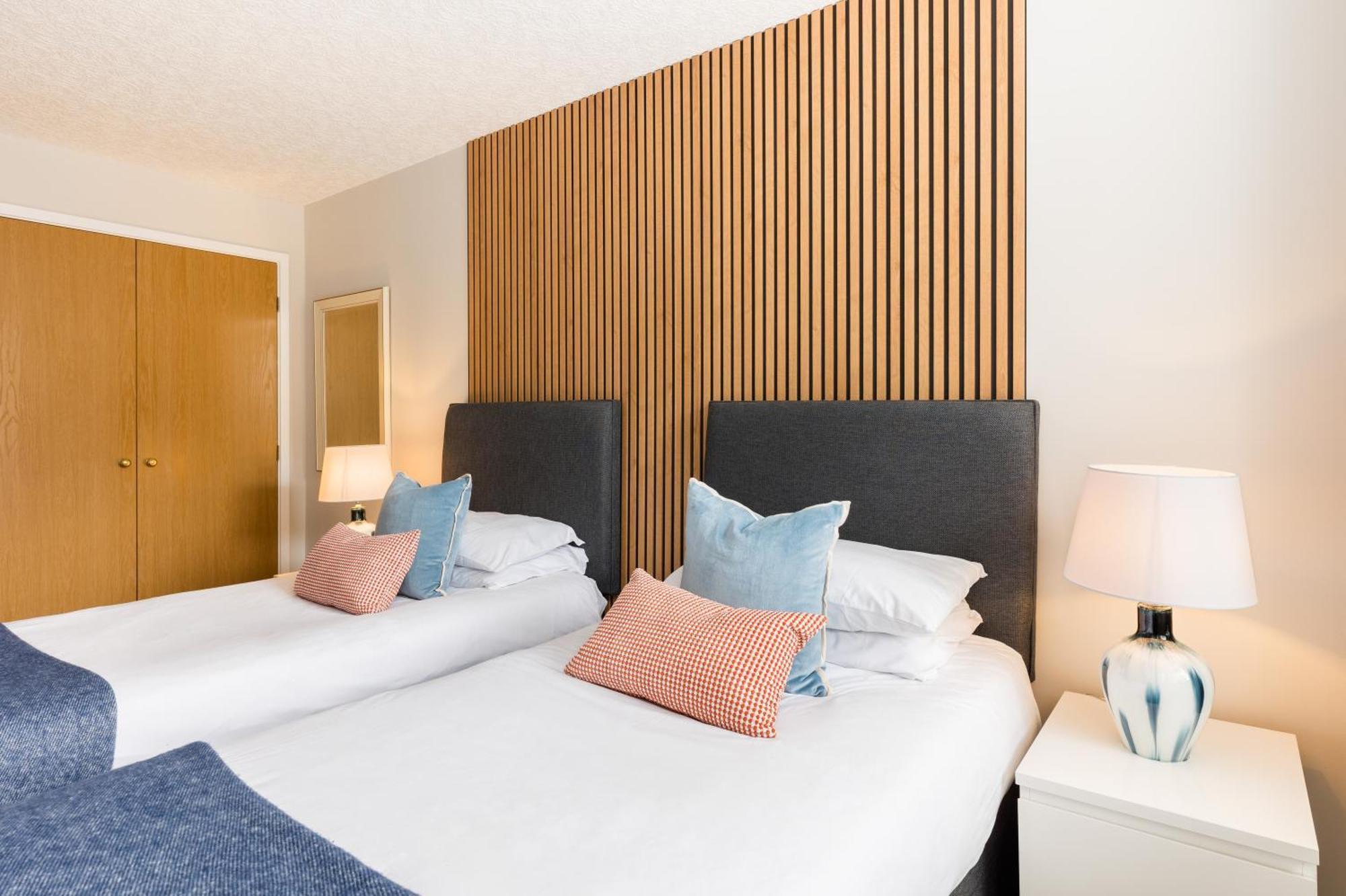Modern 2-Bedroom Apartments With Free Parking In Leamington Spa Εξωτερικό φωτογραφία