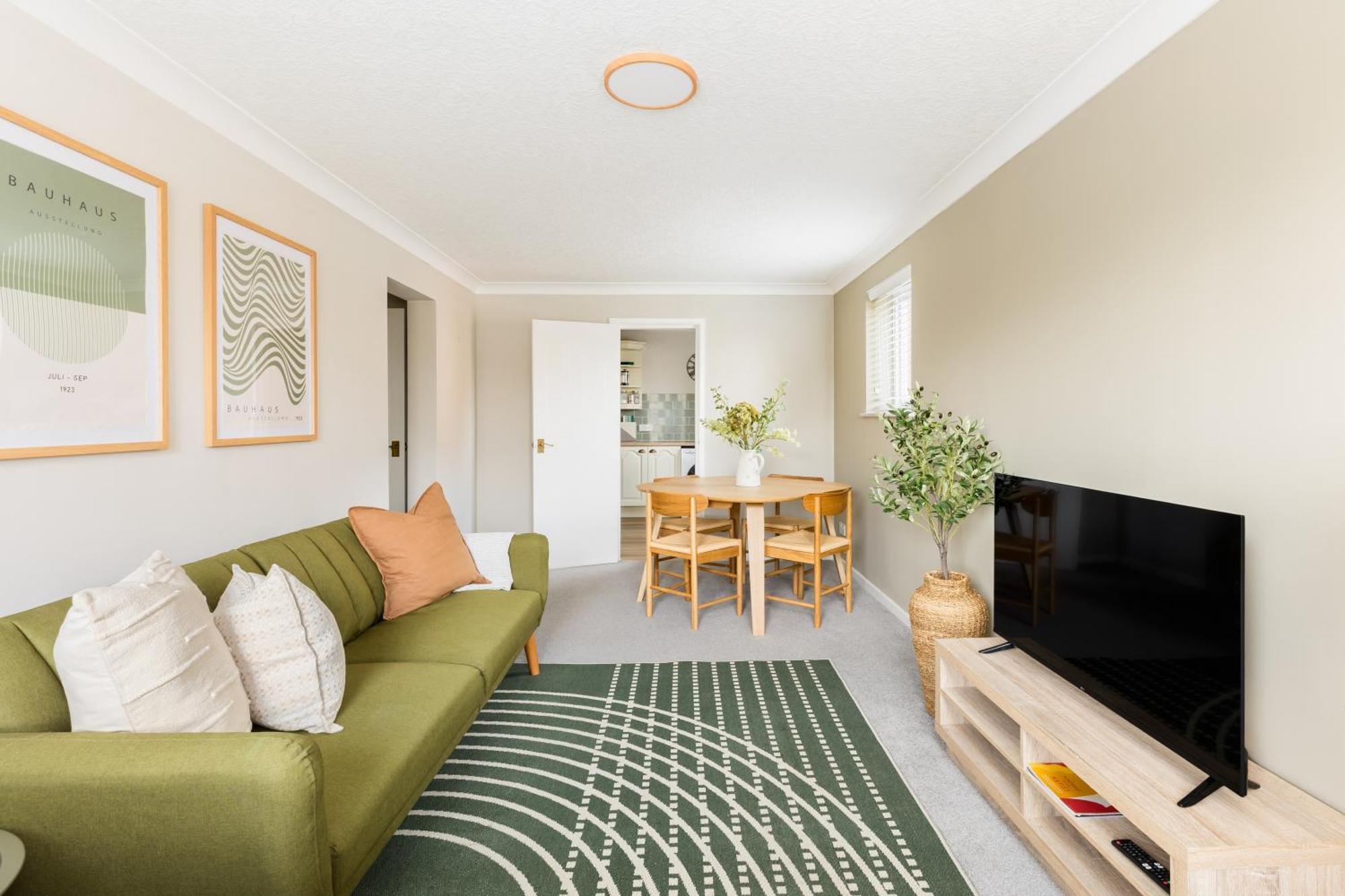 Modern 2-Bedroom Apartments With Free Parking In Leamington Spa Εξωτερικό φωτογραφία