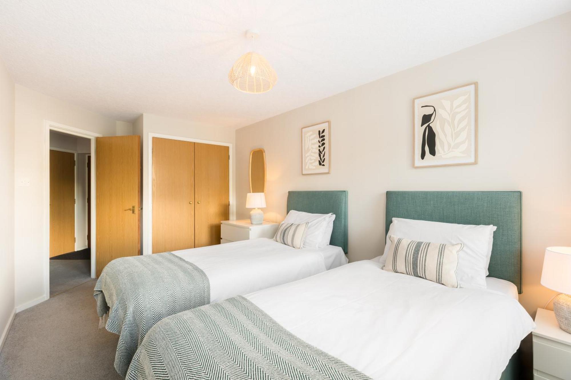 Modern 2-Bedroom Apartments With Free Parking In Leamington Spa Εξωτερικό φωτογραφία