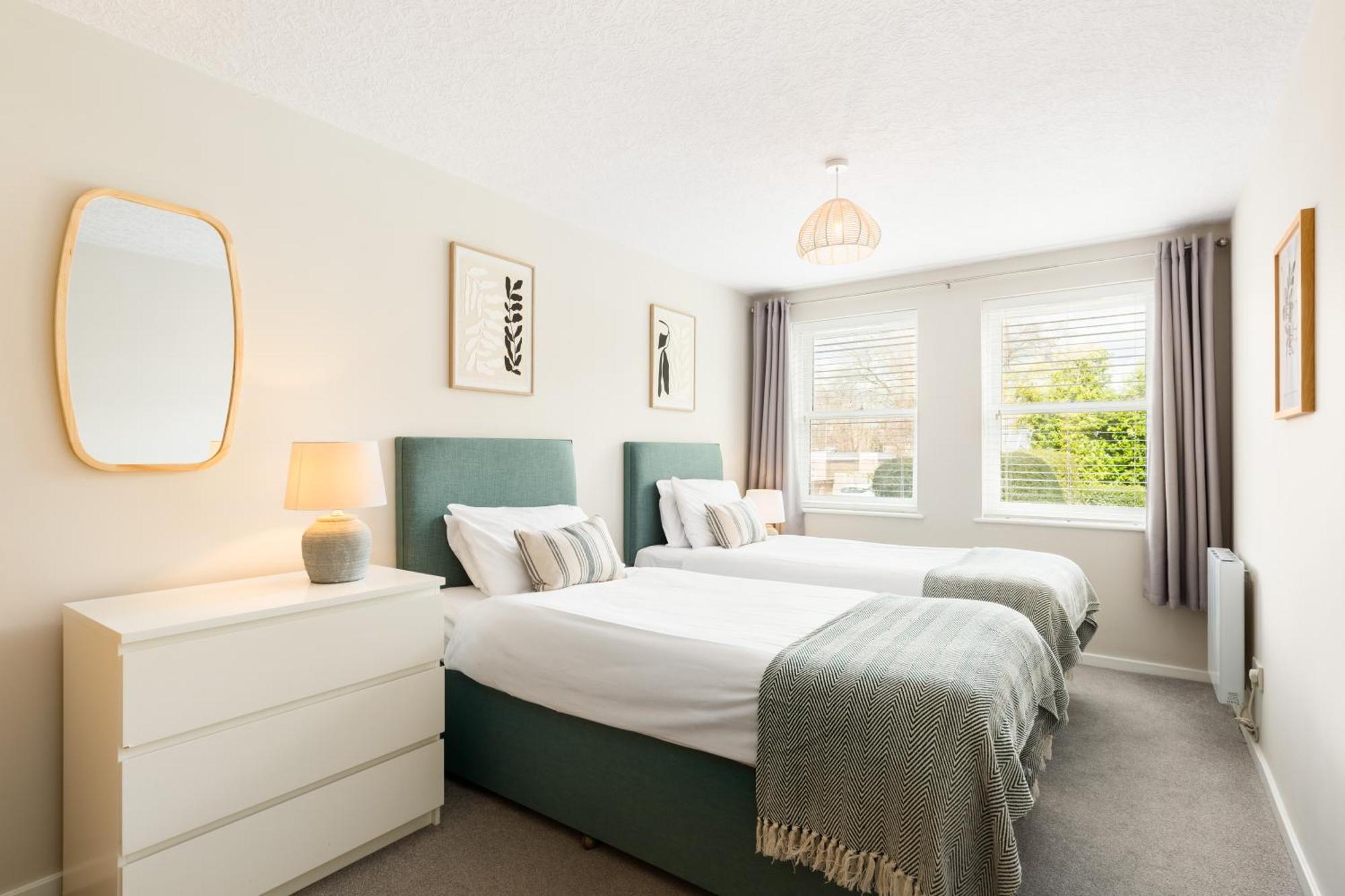 Modern 2-Bedroom Apartments With Free Parking In Leamington Spa Εξωτερικό φωτογραφία