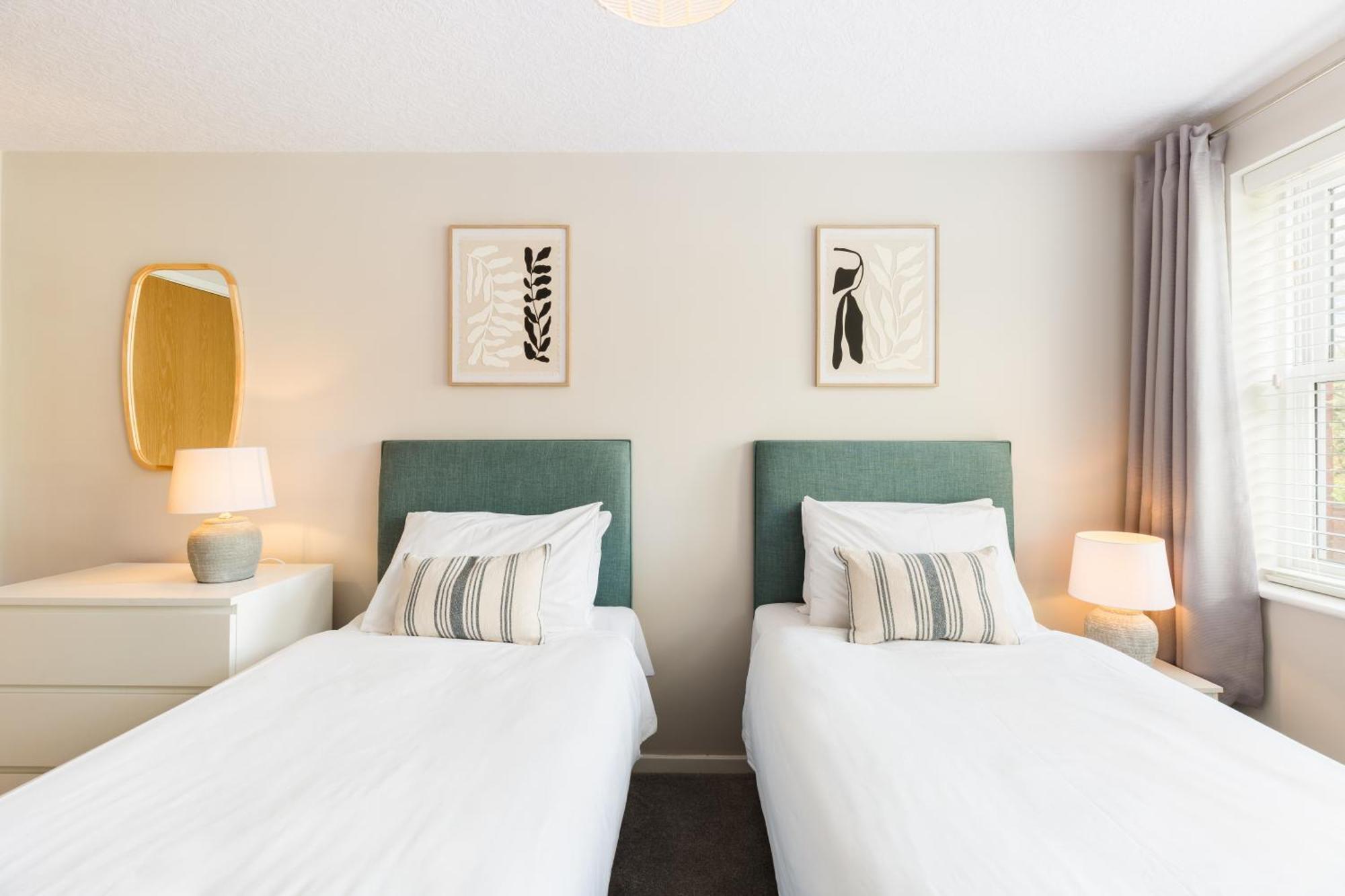 Modern 2-Bedroom Apartments With Free Parking In Leamington Spa Εξωτερικό φωτογραφία